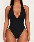 Traje de baño de una pieza sin espalda con escote en V profundo y estilo halter que estiliza la figura.