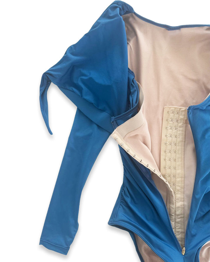Traje de baño manga larga con faja reductora de abdomen.